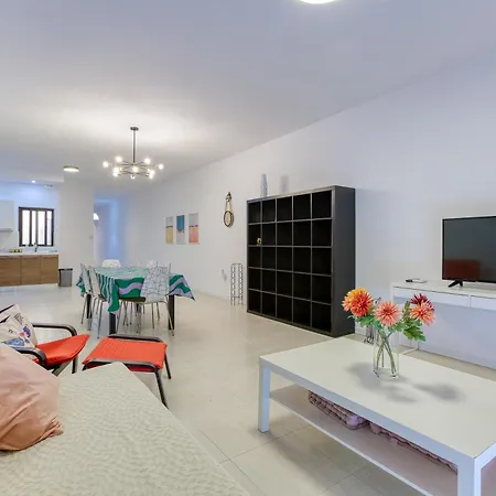 Stylish 3br With Panoramic Balcony In Qawra By 360 Estates San Pawl il-Baħar