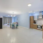 アパート Stylish 3br With Panoramic Balcony In Qawra By 360 Estates セント・ポールズ・ベイ