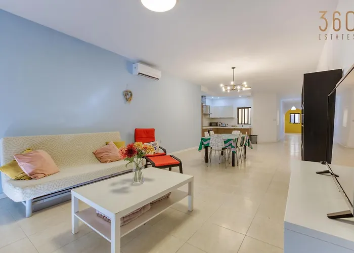 Stylish 3br With Panoramic Balcony In Qawra By 360 Estates